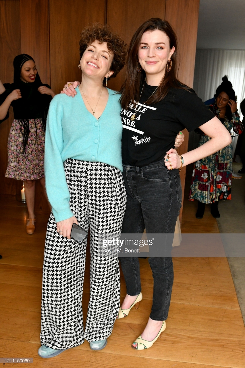 Aisling Bea Pies