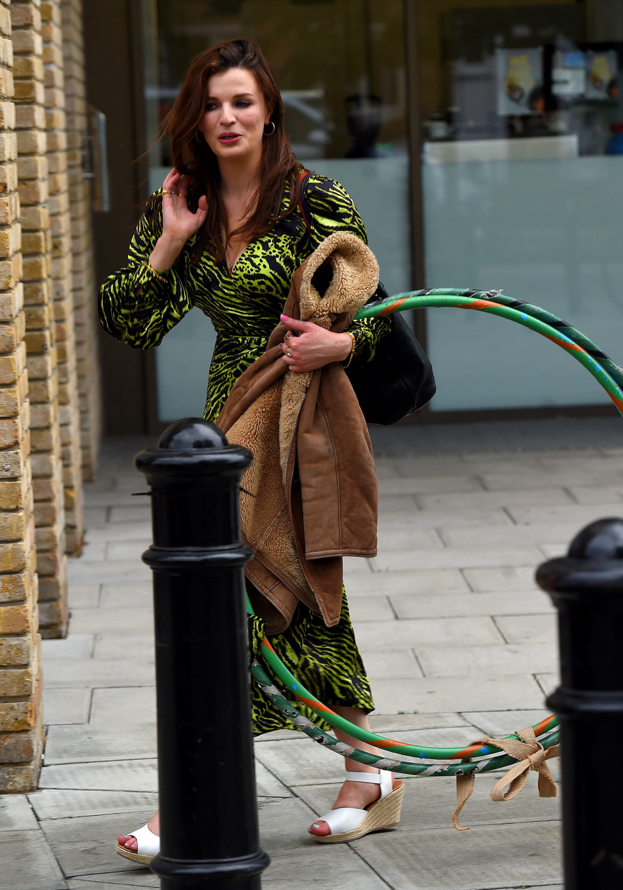 Aisling Bea Pies