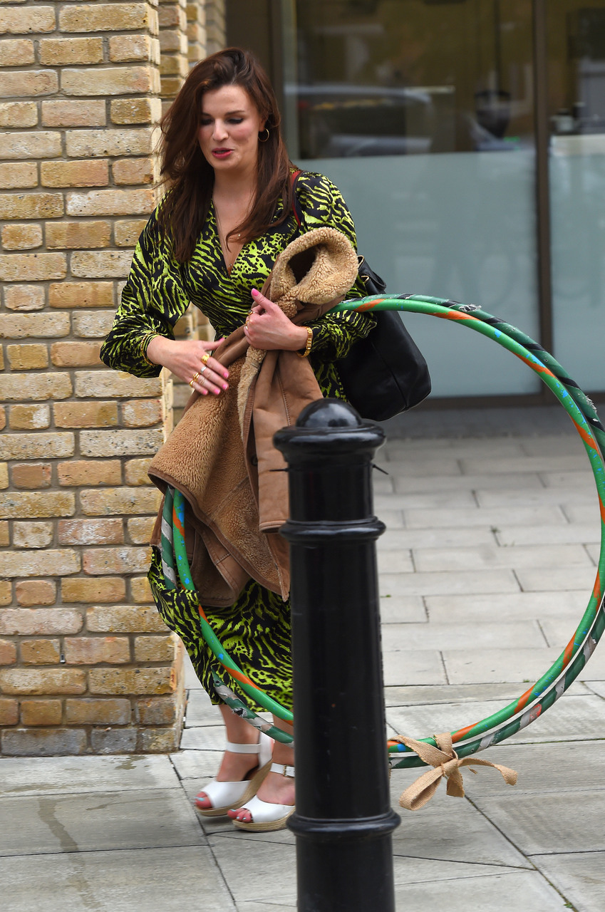 Aisling Bea Pies