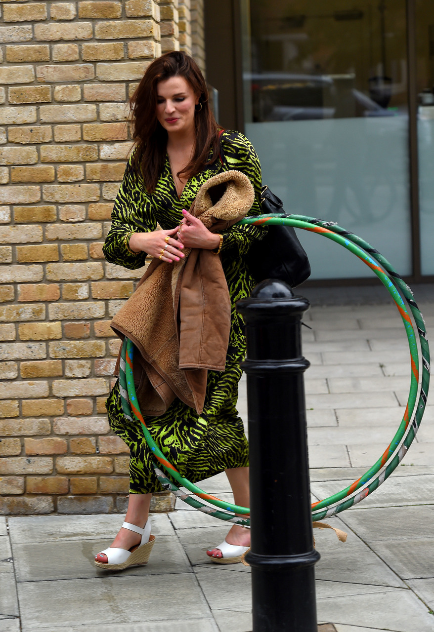 Aisling Bea Pies