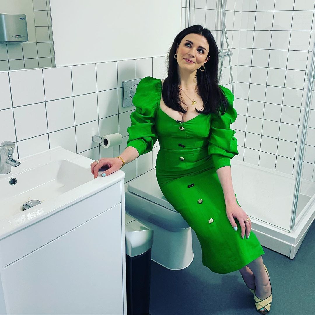 Aisling Bea Pies