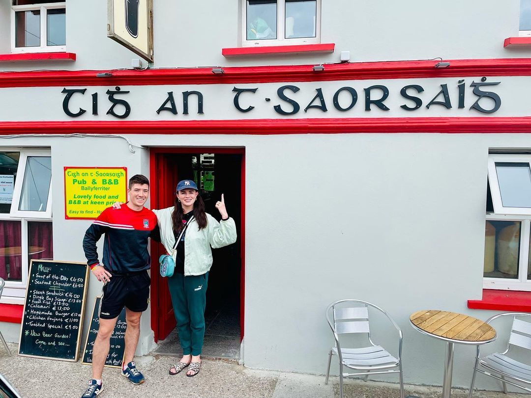 Aisling Bea Pies