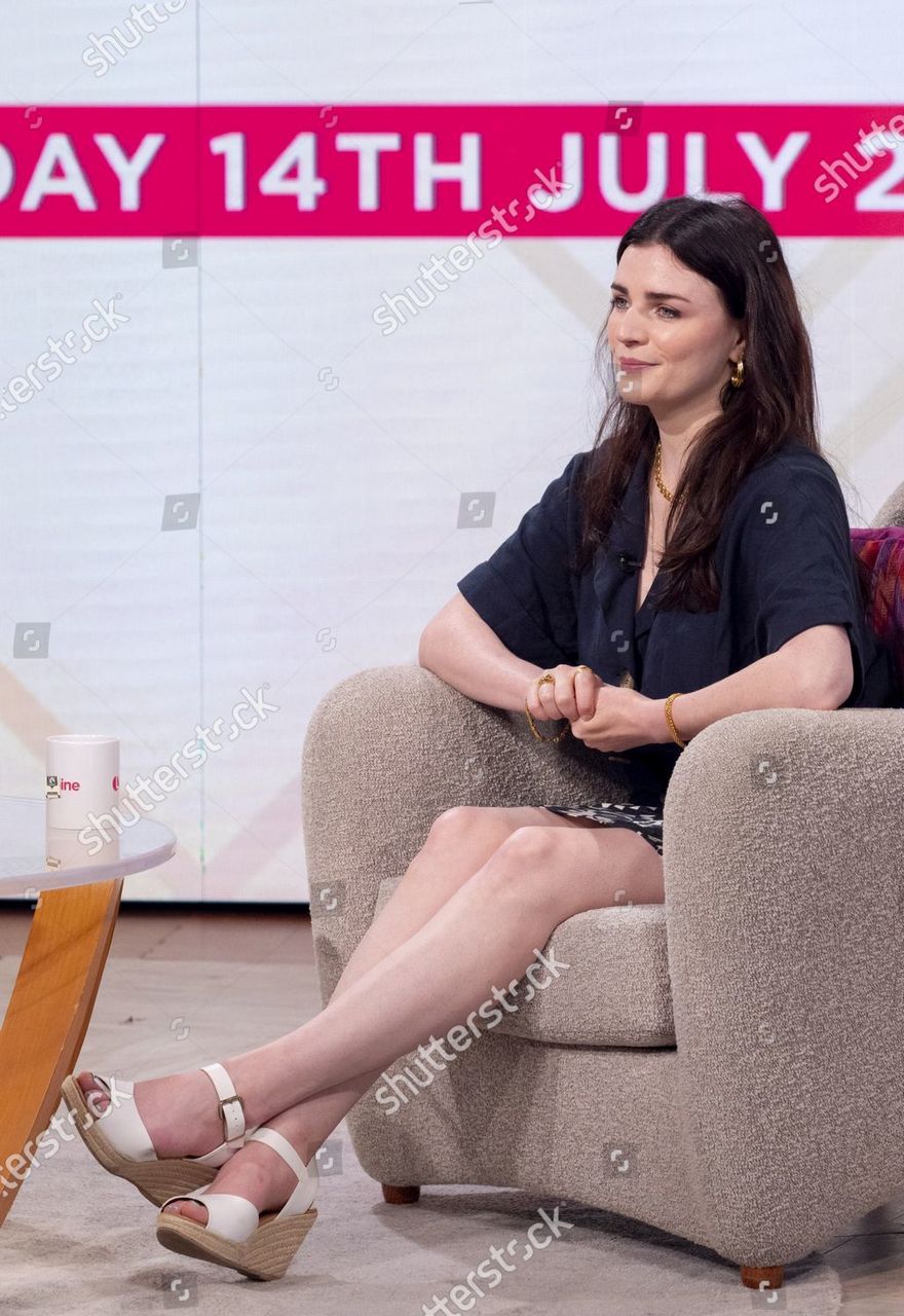 Aisling Bea Pies