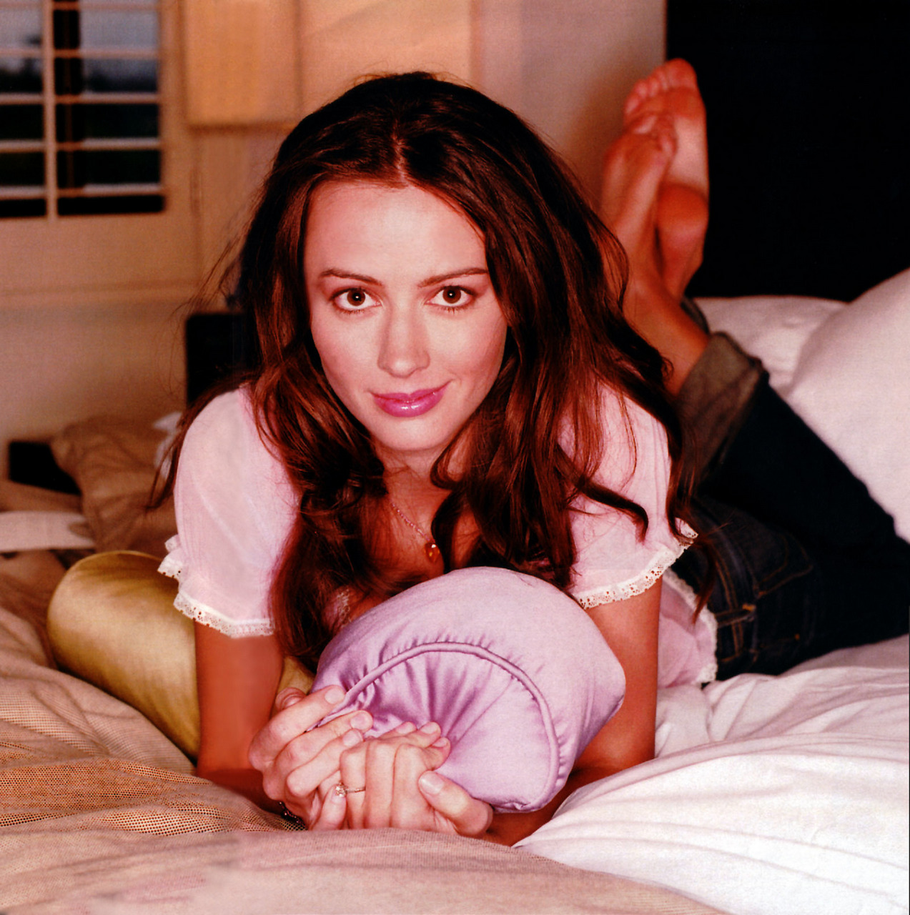 Amy Acker Pies