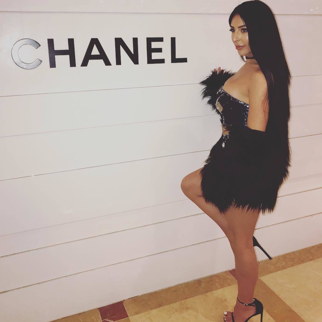 Chanel Santini Pies