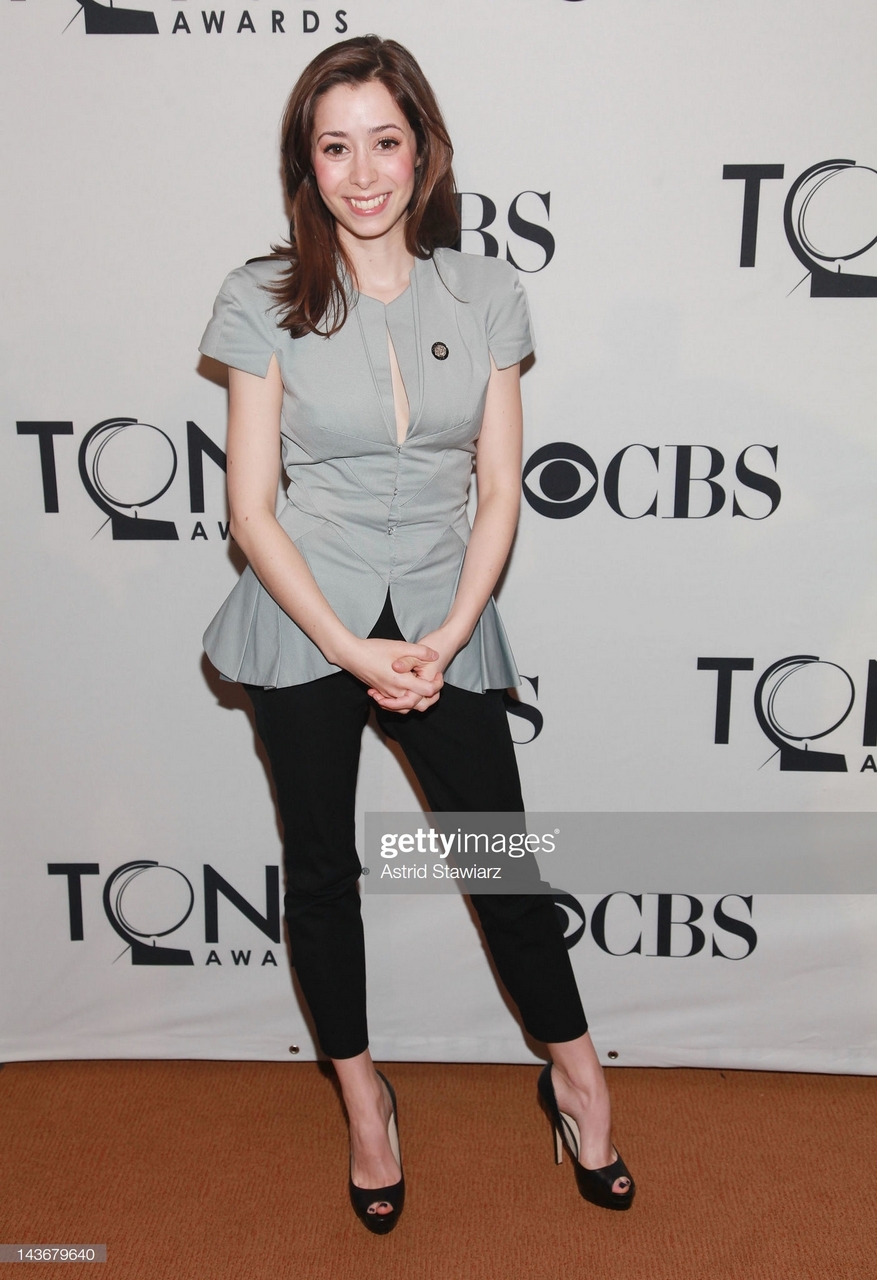 Cristin Milioti Pies