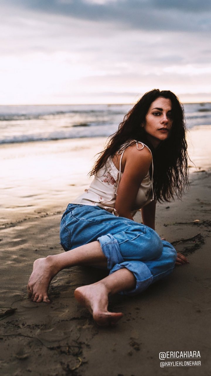 Inbar Lavi Pies