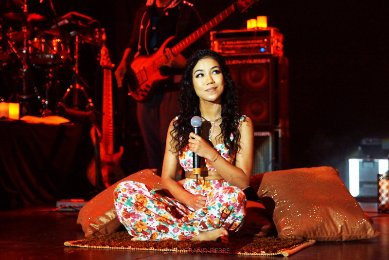 Jhene Aiko Pies