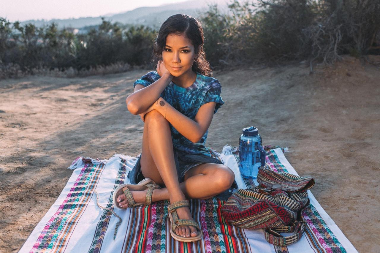 Jhene Aiko Pies