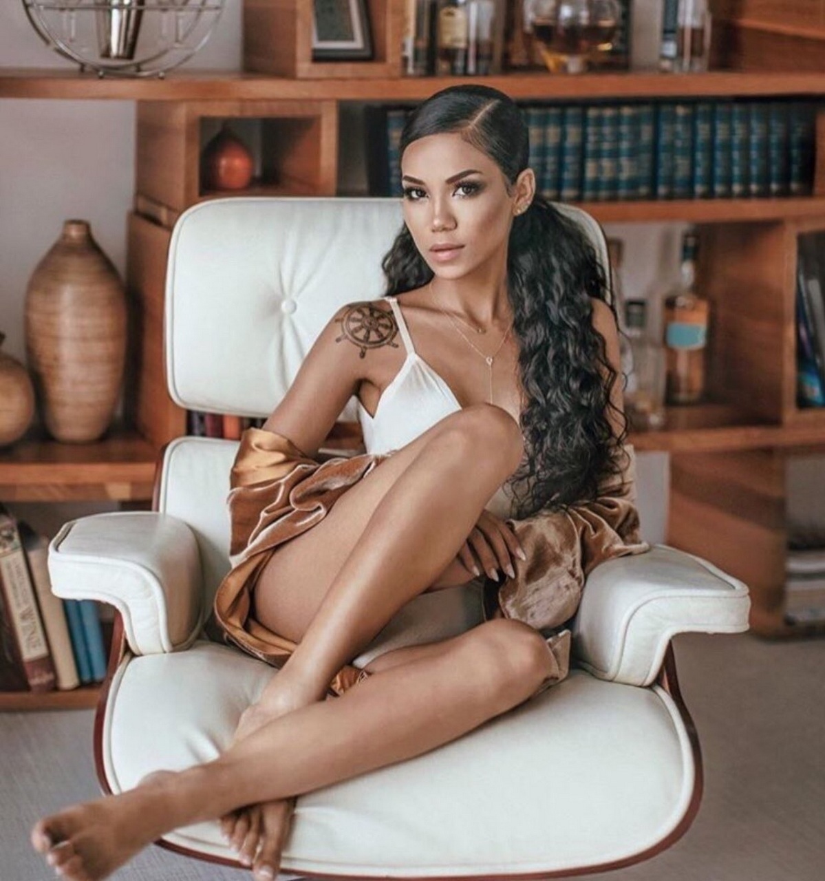 Jhene Aiko Pies