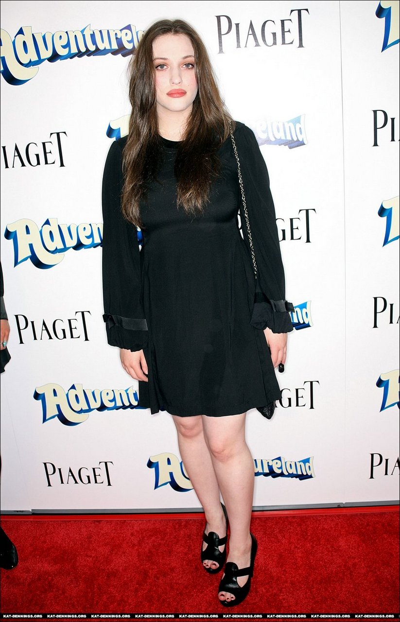 Kat Dennings Pies