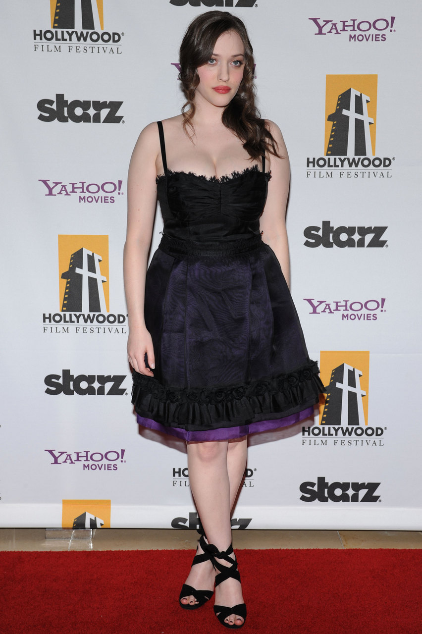 Kat Dennings Pies