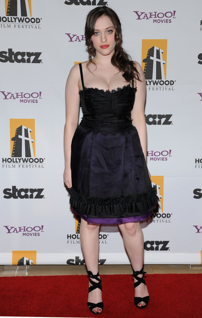 Kat Dennings Pies