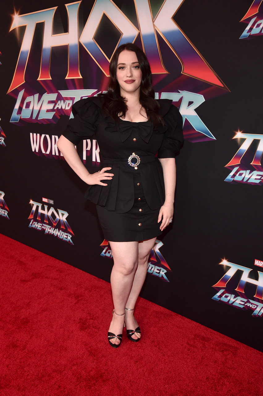 Kat Dennings Pies