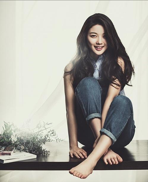 Kim Yoo Jeong Pies