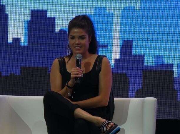 Marie Avgeropoulos Pies