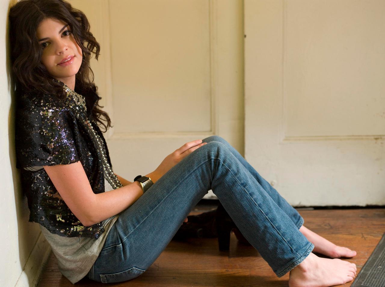 Nikki Yanofsky Pies