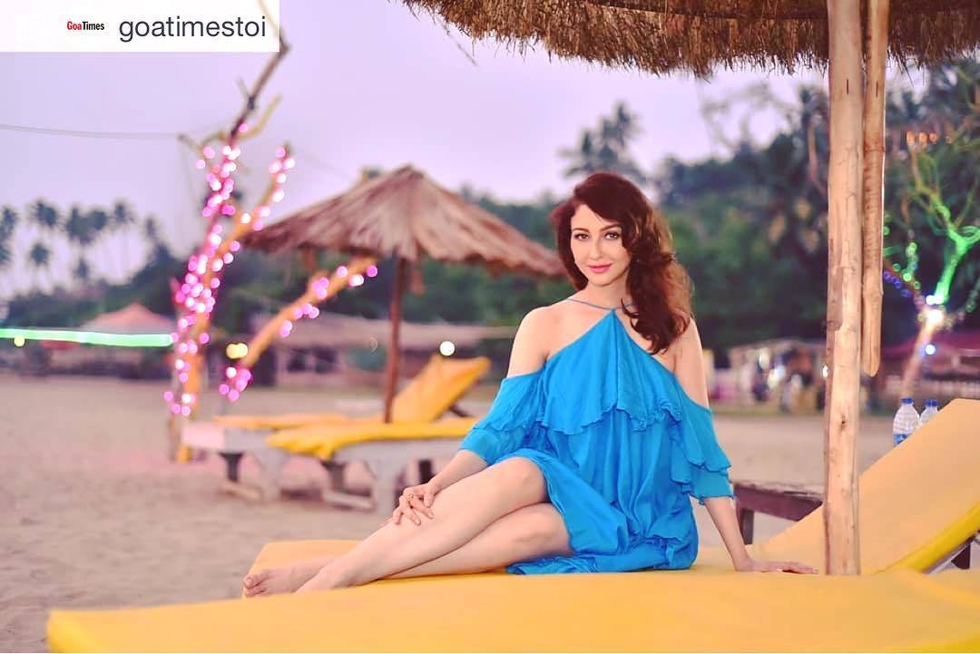 Saumya Tandon Pies