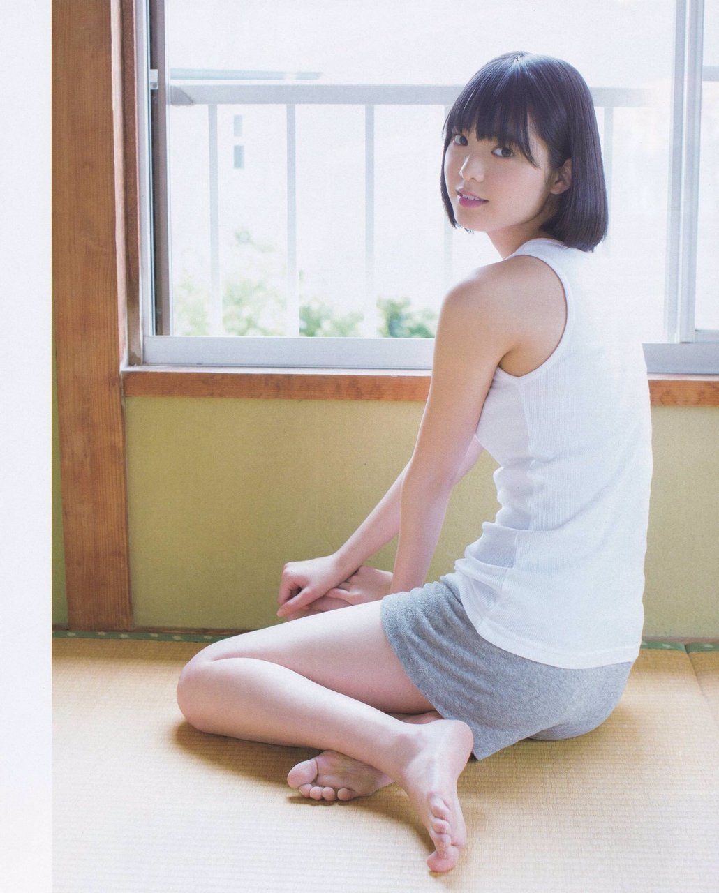 Yurina Hirate Pies