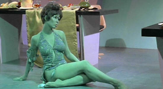 Yvonne Craig Pies