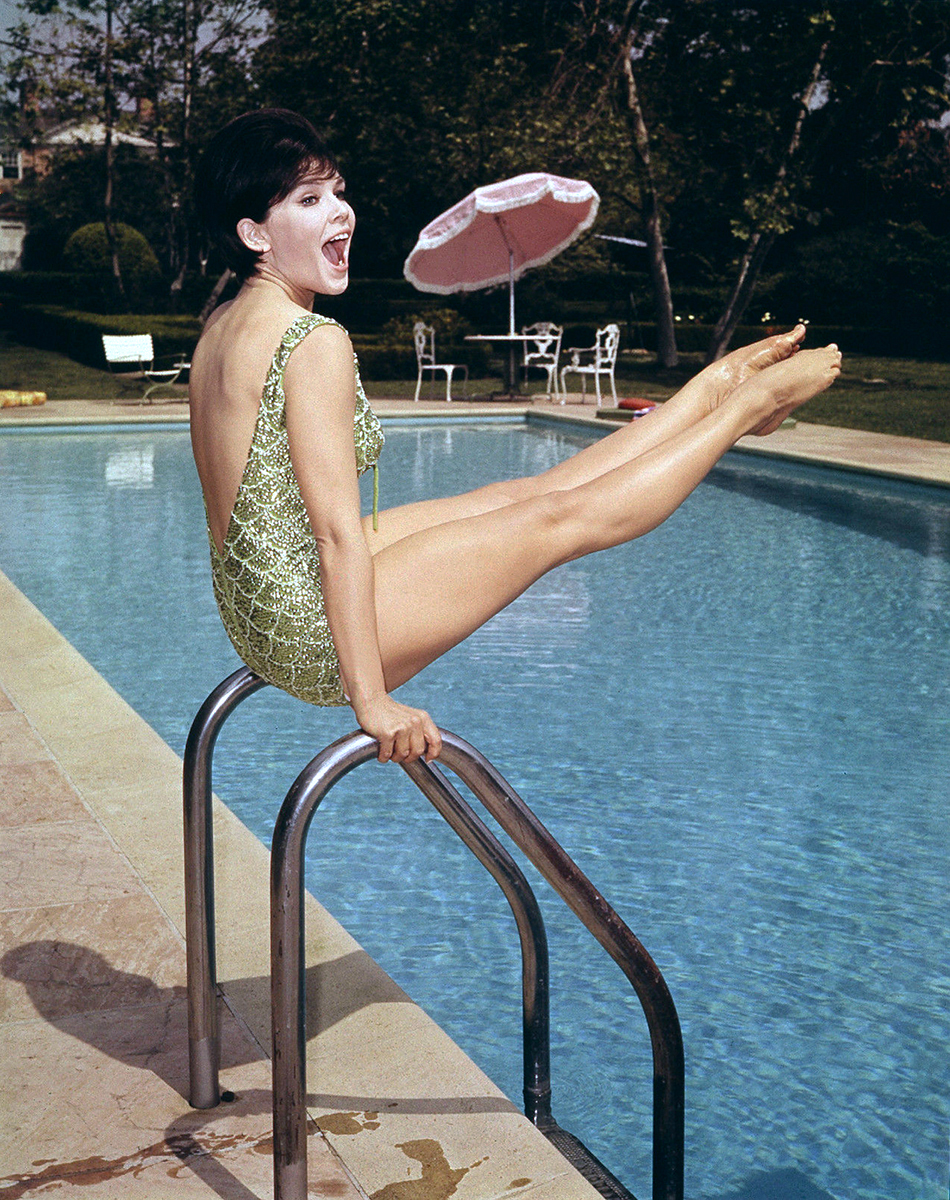 Yvonne Craig Pies