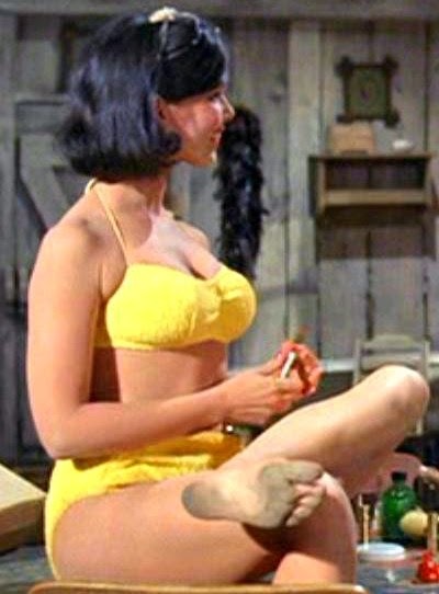 Yvonne Craig Pies