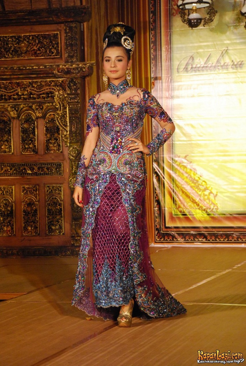 Shireen Sungkar Pies