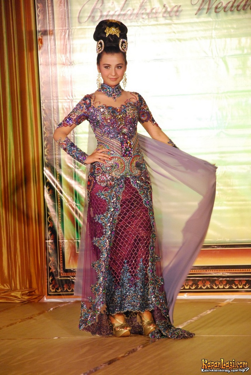 Shireen Sungkar Pies