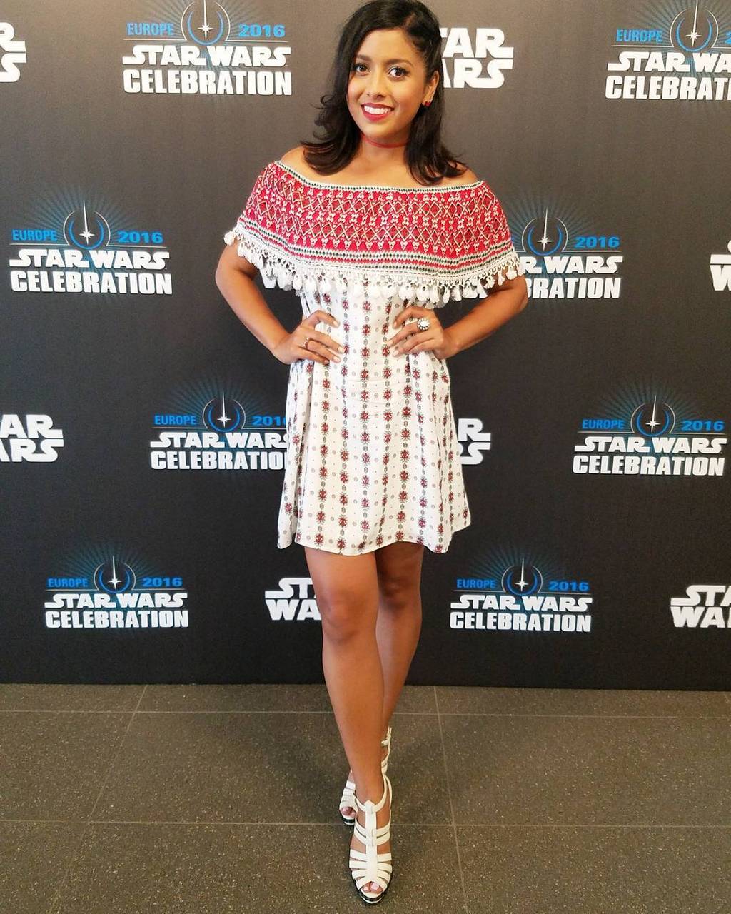 Tiya Sircar Pies