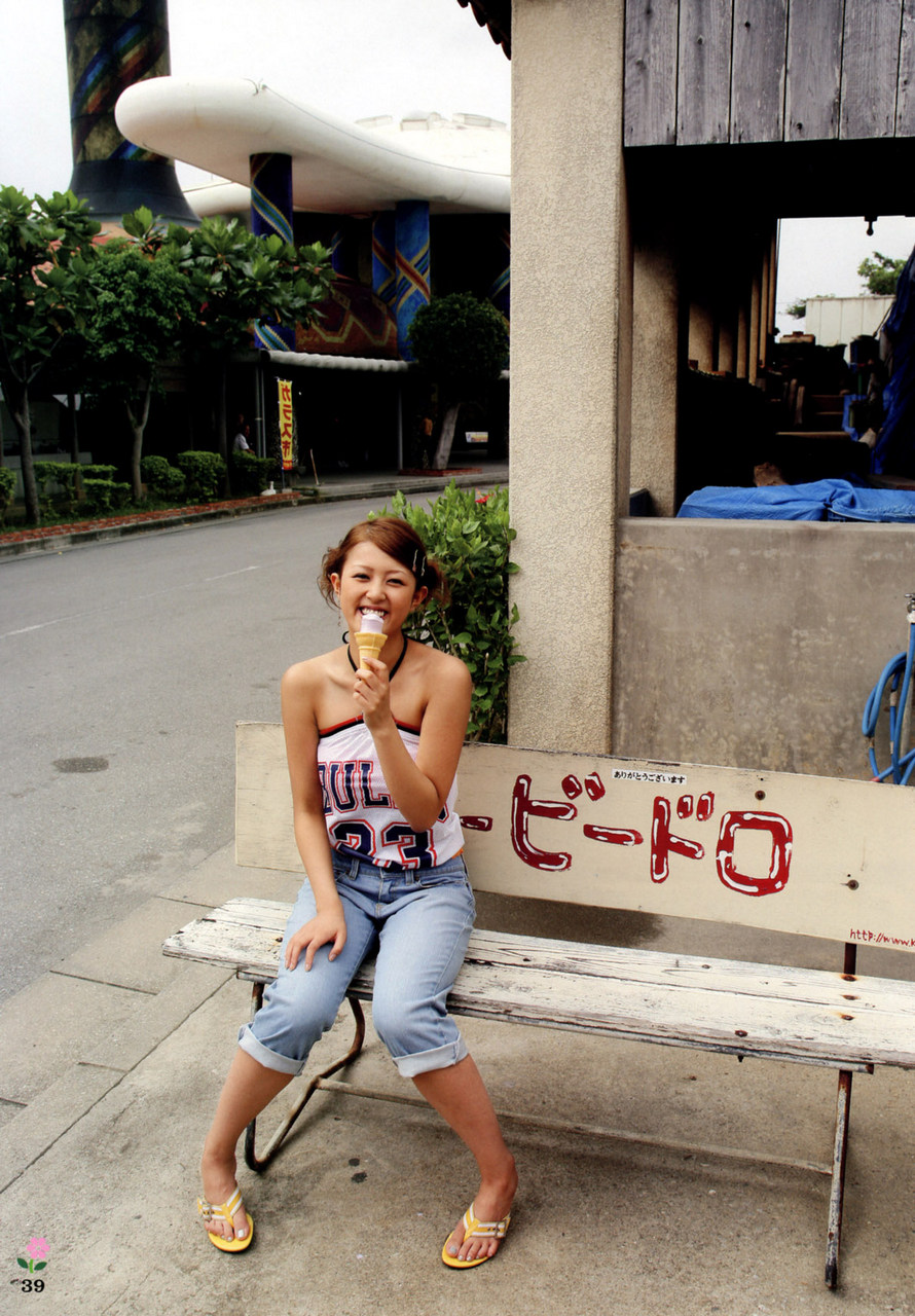 Yui Okada Pies