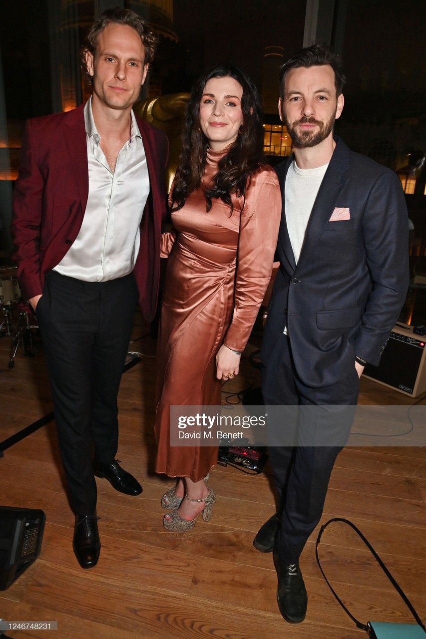 Aisling Bea Pies