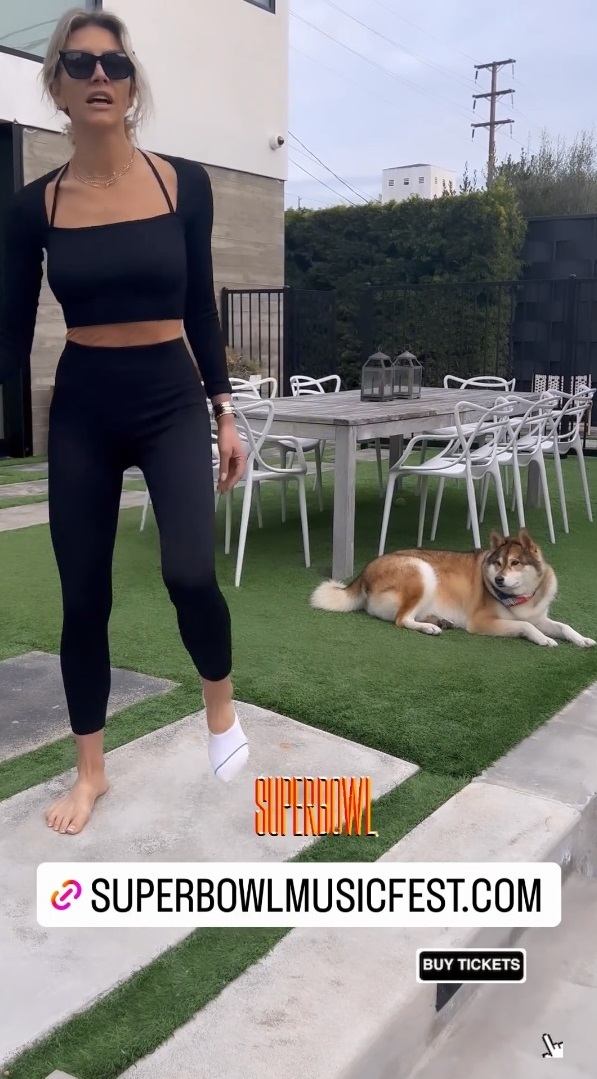 Charissa Thompson Pies