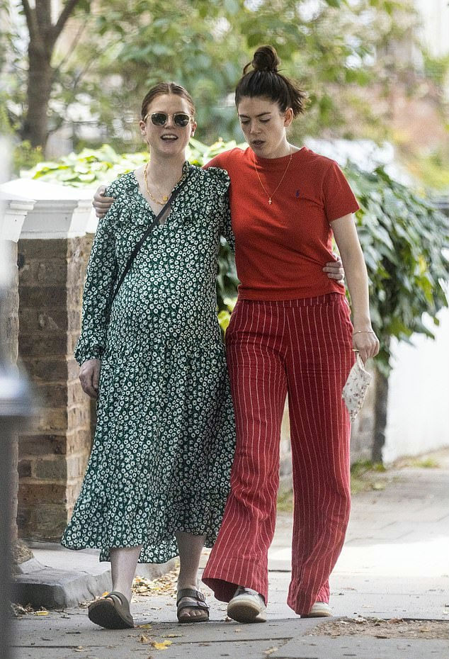 Rose Leslie Pies