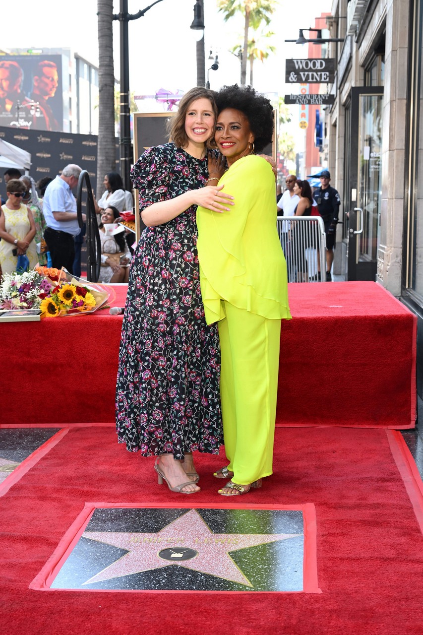 Vanessa Bayer Pies